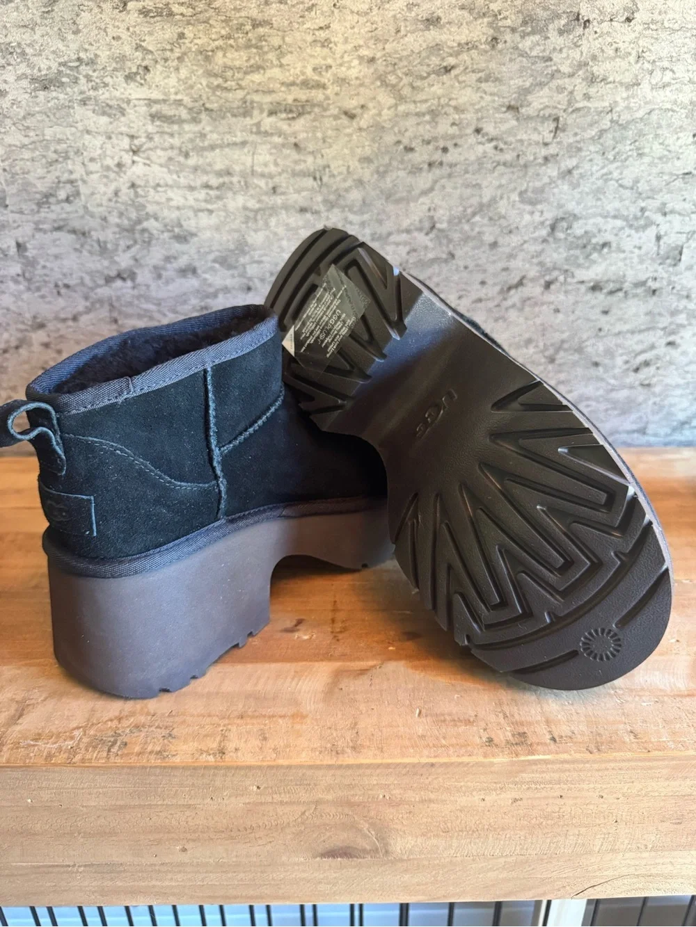 NEW UGG Classic Ultra Mini New Heights Boot - Size 8
